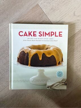 Simple Cake Simple Cookbook - White with Red Title